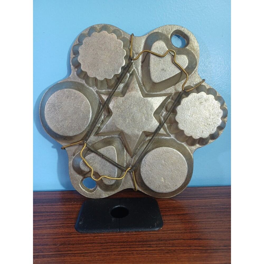 Vintage Cast Aluminum Baking Mold 9” X 8” Hanging Star Hearts Circles - Picture 9 of 15